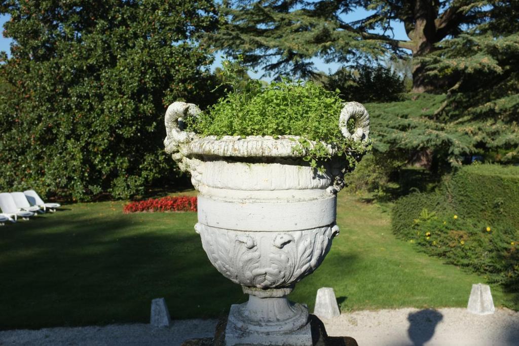 Chateau De Beaulieu Et Magnolia Spa, The Originals Relais Жуе-ле-Тур Екстер'єр фото